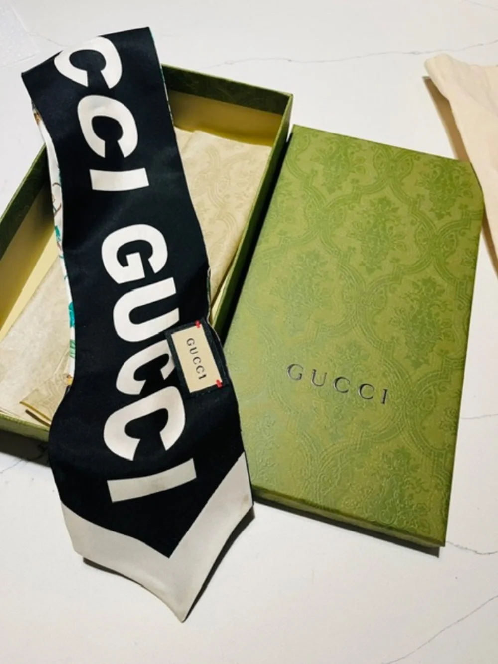 Rare Gorgeous Authentic Gucci Flora Print Silk Neck Bow scarf/bandeau